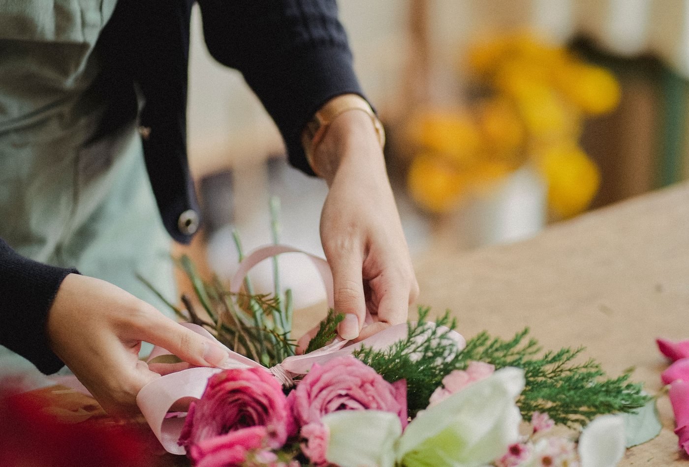 Wrapping a bouquet at the bench